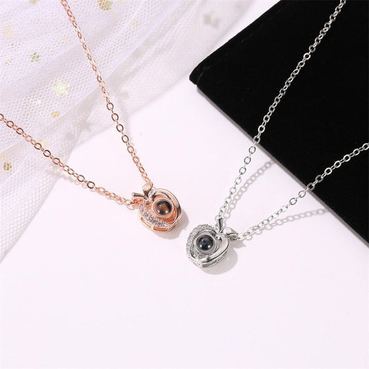 Collar con colgante de manzana con proyección de fotos personalizada