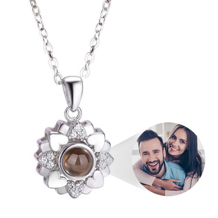 Collar de corazón con flor y proyección de fotos personalizado