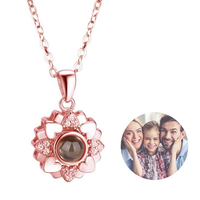 Collar de corazón con flor y proyección de fotos personalizado