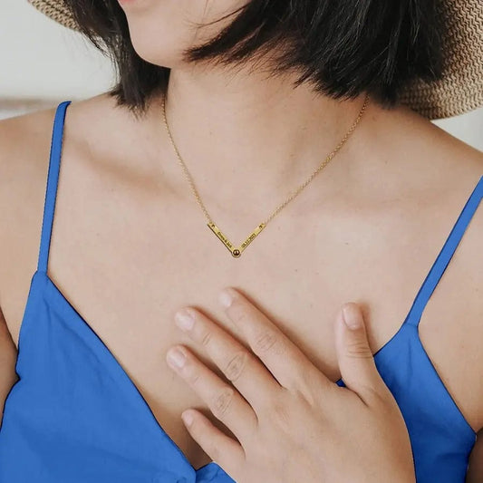 Collar con colgante en forma de V con proyección de fotos personalizada