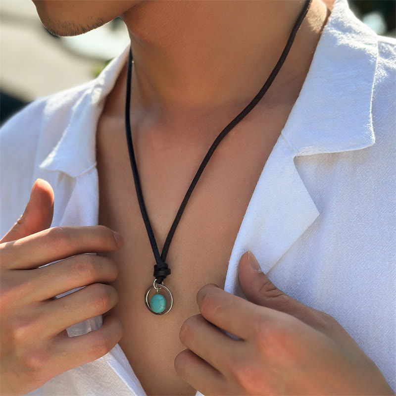 Collar con colgante de piedra turquesa redonda de Buda y fuerza protectora
