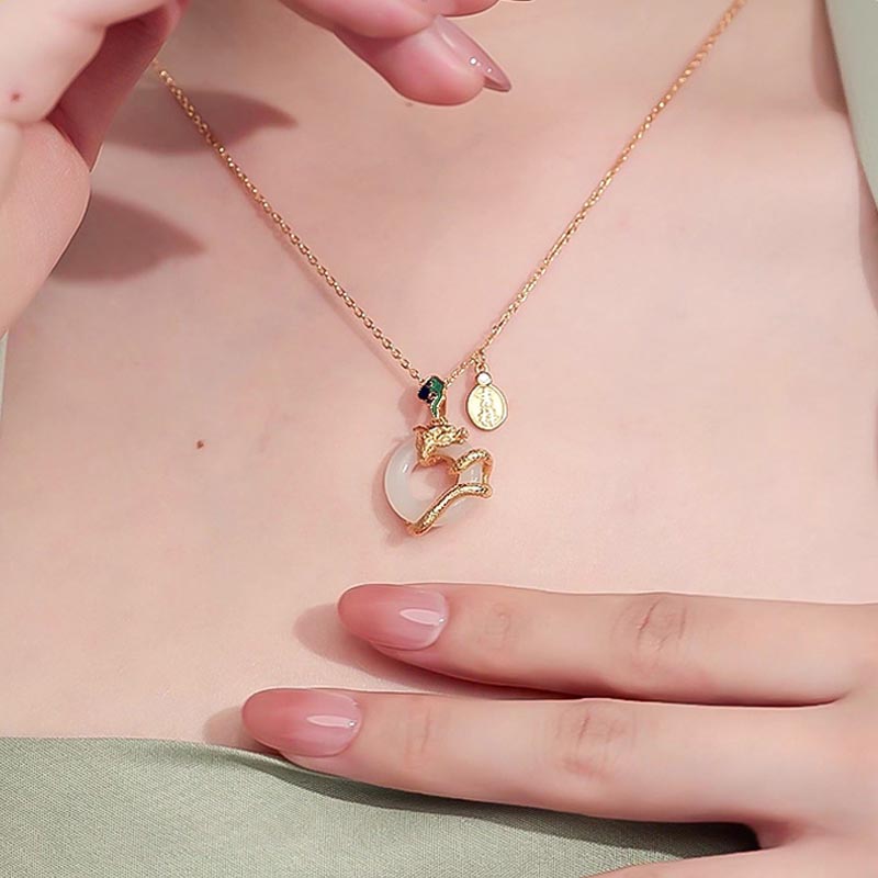 Collar con colgante de plata de ley 925 con piedras de Buda y jade blanco hetiano, con hebilla de paz y nubes auspiciosas, ideal para el éxito.