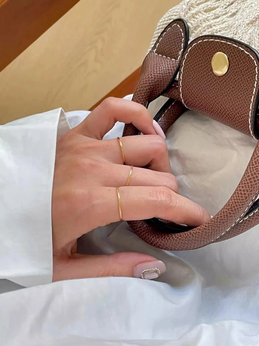 Zierliche 18 Gold- und Silberringe