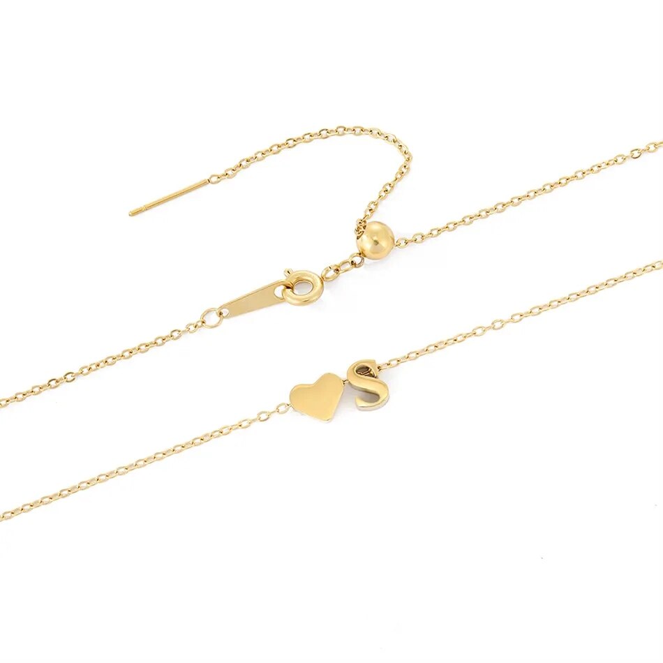 Collar con inicial de corazón