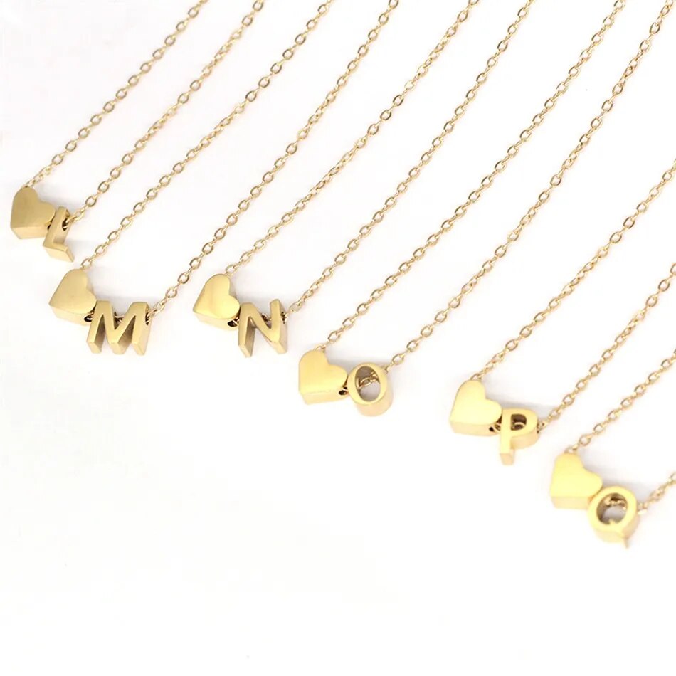 Collar con inicial de corazón