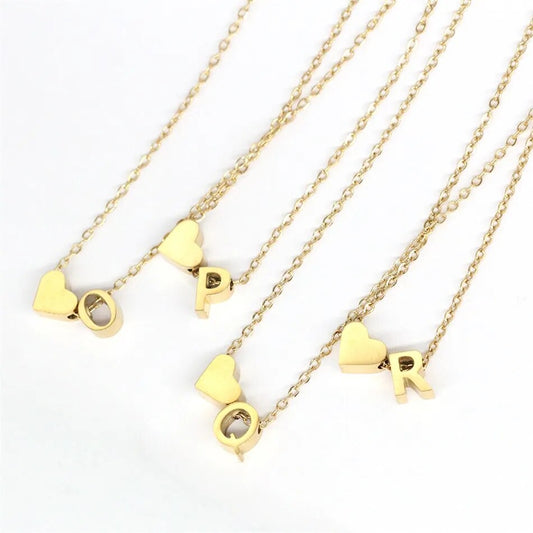 Collar con inicial de corazón