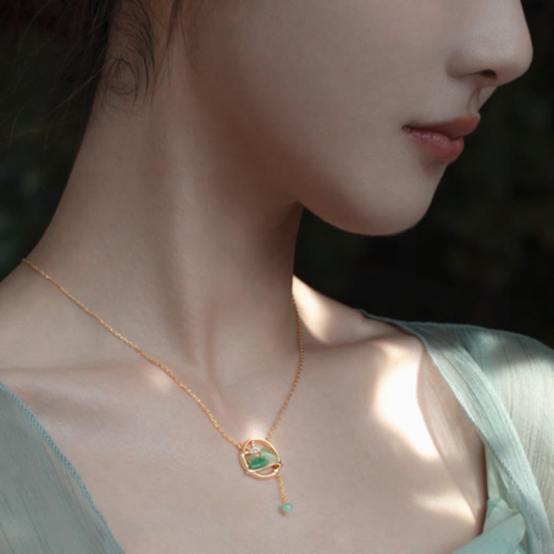 Conjunto de collar y pulsera con colgante de la suerte, piedras de Buda, cobre bañado en oro de 18 quilates, jade natural y calcedonia. Un panorama de ríos y montañas.