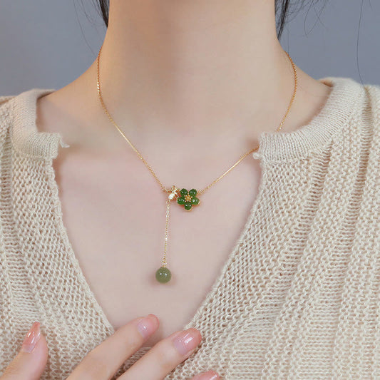 Collar con colgante de la suerte con diseño de flor de ciruelo y jade cian hetiano en plata de ley 925 con piedras de Buda