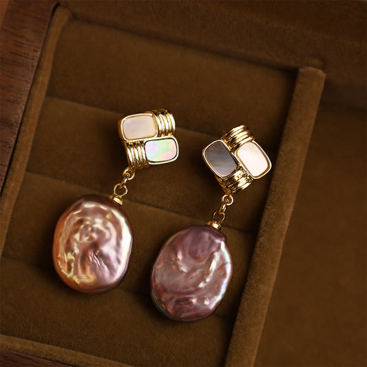 Pendientes colgantes curativos de perlas barrocas naturales con postes de plata de ley 925 y baño de cobre y oro.