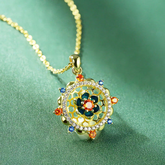 Collar con colgante de flor de loto de plata de ley 925 con piedras de Buda y circonitas de colores para un nuevo comienzo.