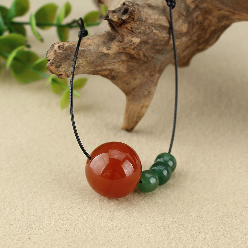 Collar con colgante de cuerda de cuero con cuentas de semillas de Bodhi verdes, ágata roja y aventurina verde, piedras de Buda