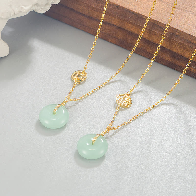 Colgante de collar con hebilla de paz y abundancia con símbolo de jade fu y moneda de cobre y piedras de Buda