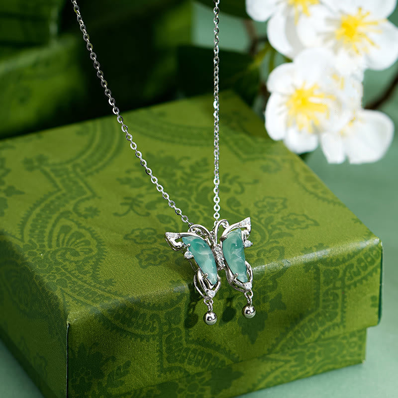 Collar con colgante de mariposa de la suerte de jade verde y piedras de Buda en plata de ley 925