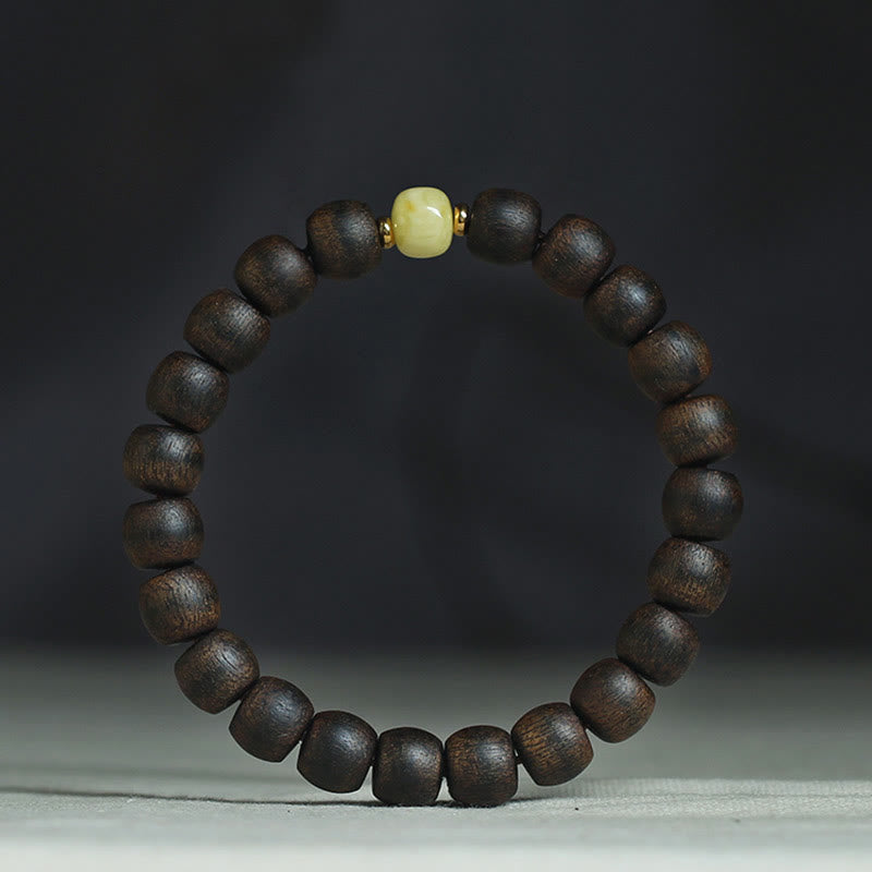 Buddha Stones Seltenes Brunei-Adlerholz-Bernstein-Armband mit Balance, Frieden und Ruhe