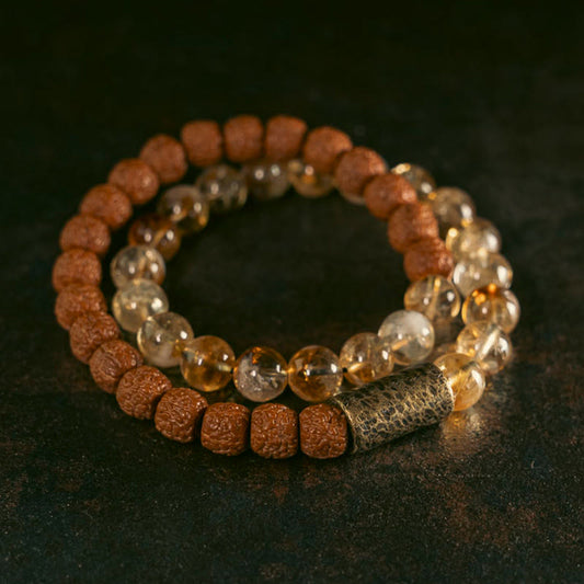 Pulsera de doble vuelta con cuentas de latón, Rudraksha, cristal de citrino natural y semillas de Bodhi de Buda