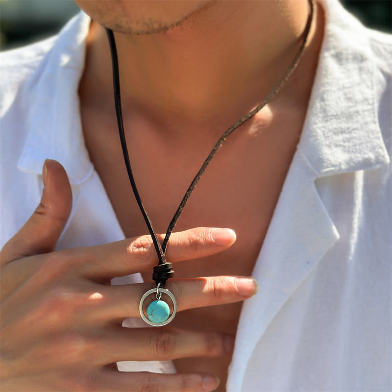 Collar con colgante de piedra turquesa redonda de Buda y fuerza protectora