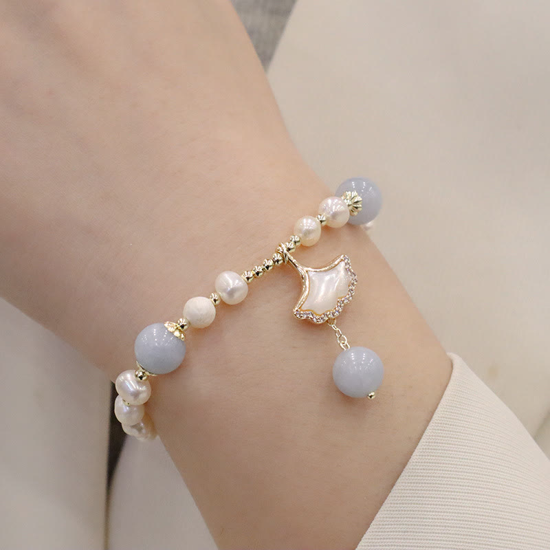Pulsera con dije de mariposa, hoja de ginkgo y perla de aguamarina natural de Buda