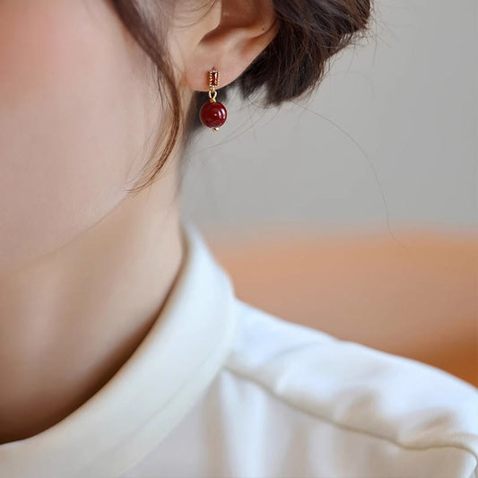 Pendientes Buddha Stones de plata de ley 925 con cuentas de cinabrio y circonitas, chapados en oro de 14 quilates.