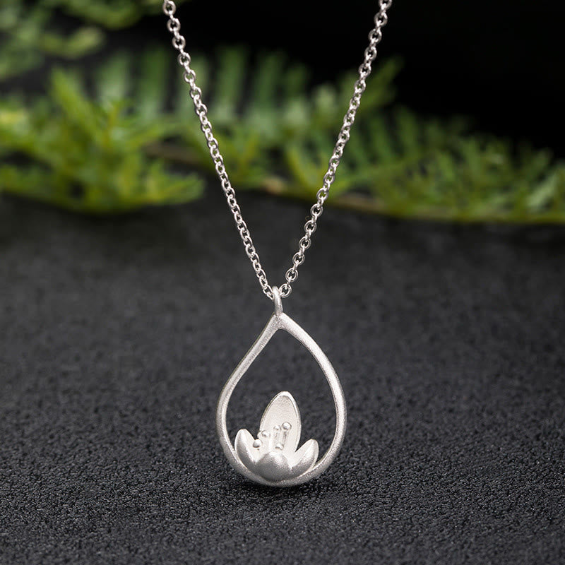 Collar con colgante de flor de loto y flor de loto de plata de ley 925 con piedras de Buda y diseño floral.