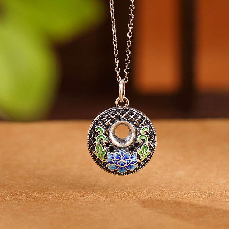 Collar con colgante de plata de ley 999 con diseño de pez koi y símbolo de la paz de loto y riqueza.