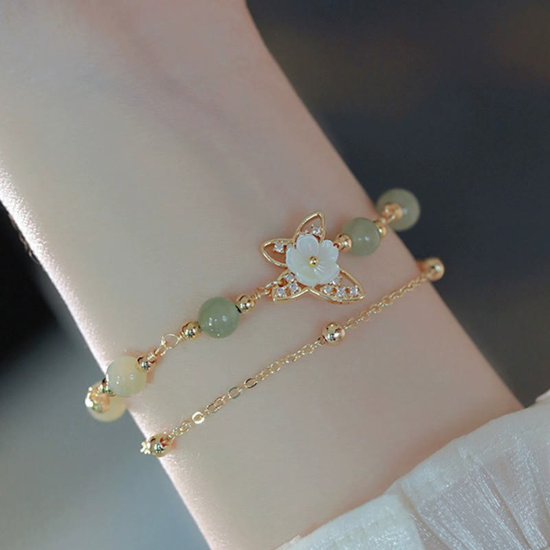 Pulsera de la suerte de doble capa con piedras de Buda, chapada en oro de 14 quilates, jade, mariposa, piedra tridacna y flor