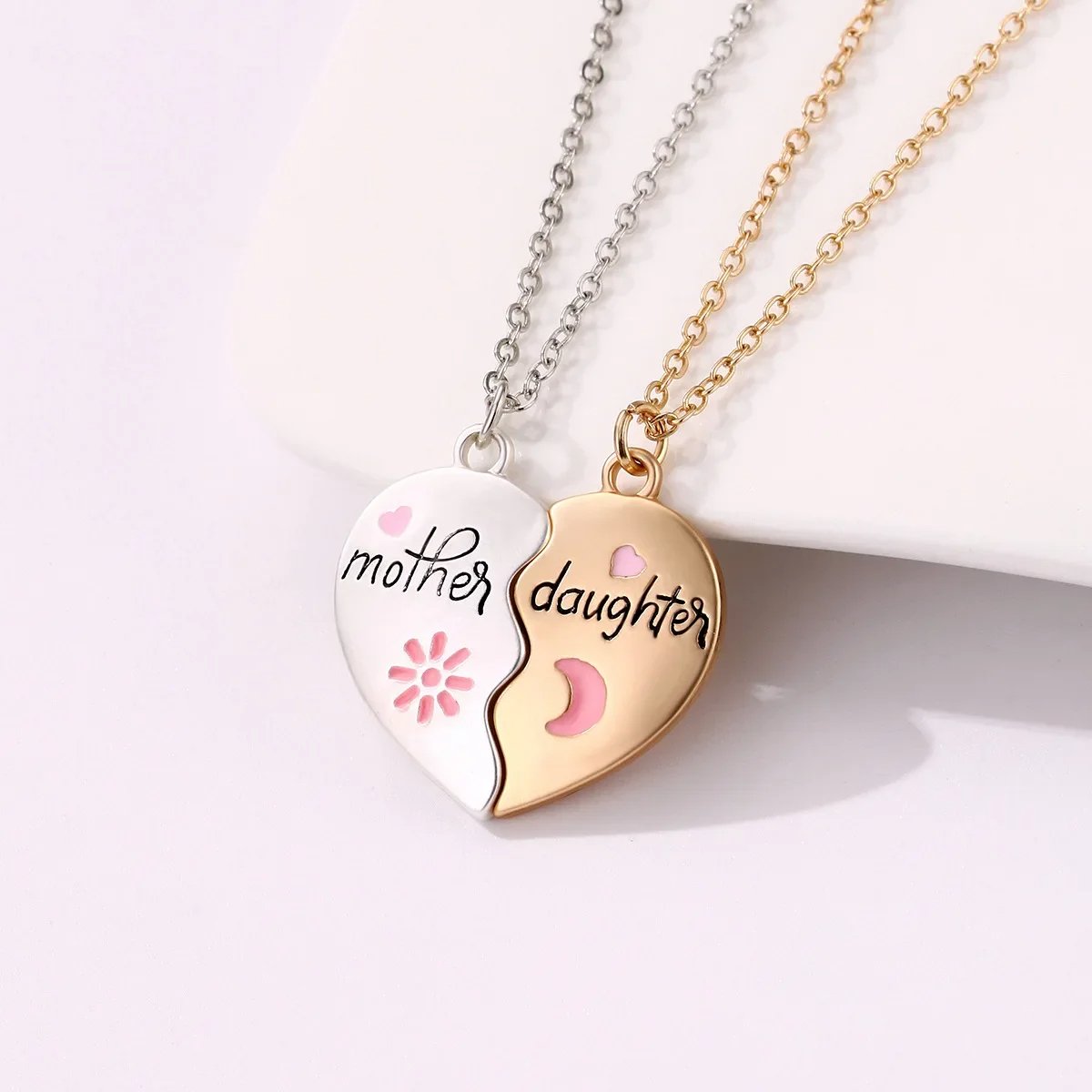 Collares madre-hija que unen sus corazones
