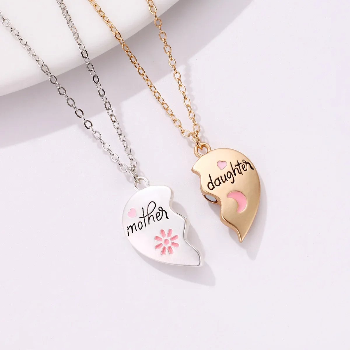Collares madre-hija que unen sus corazones