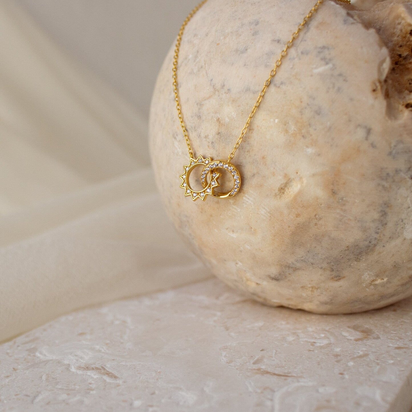Collar de eternidad Sol y Luna