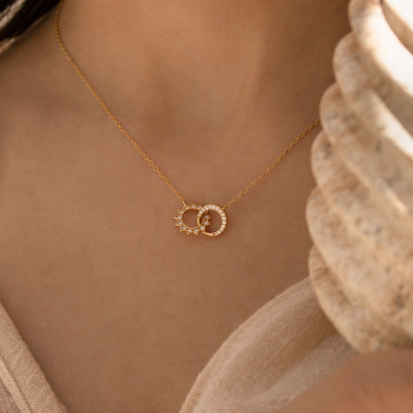 Collar de eternidad Sol y Luna