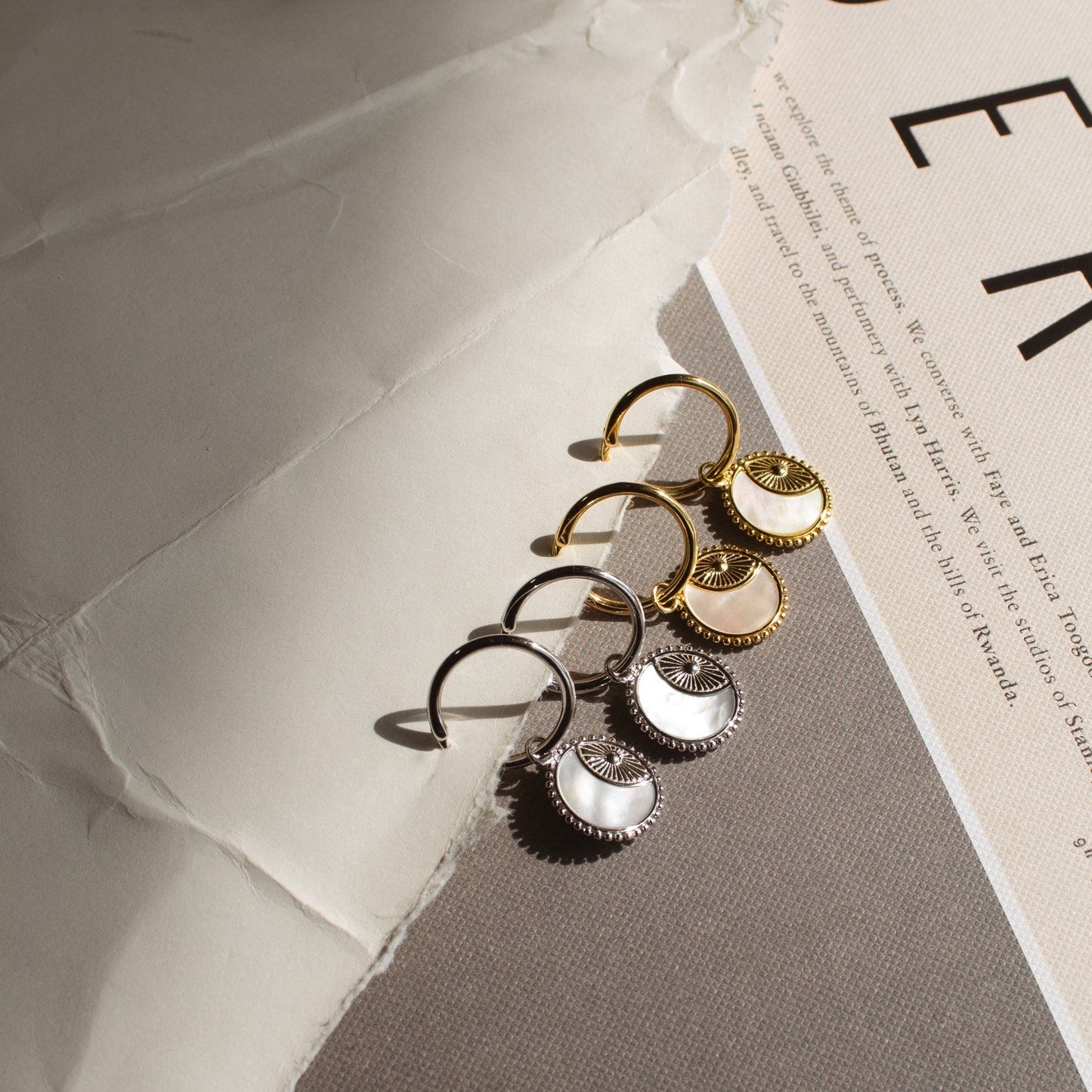 Aros de monedas de Pia Pearl