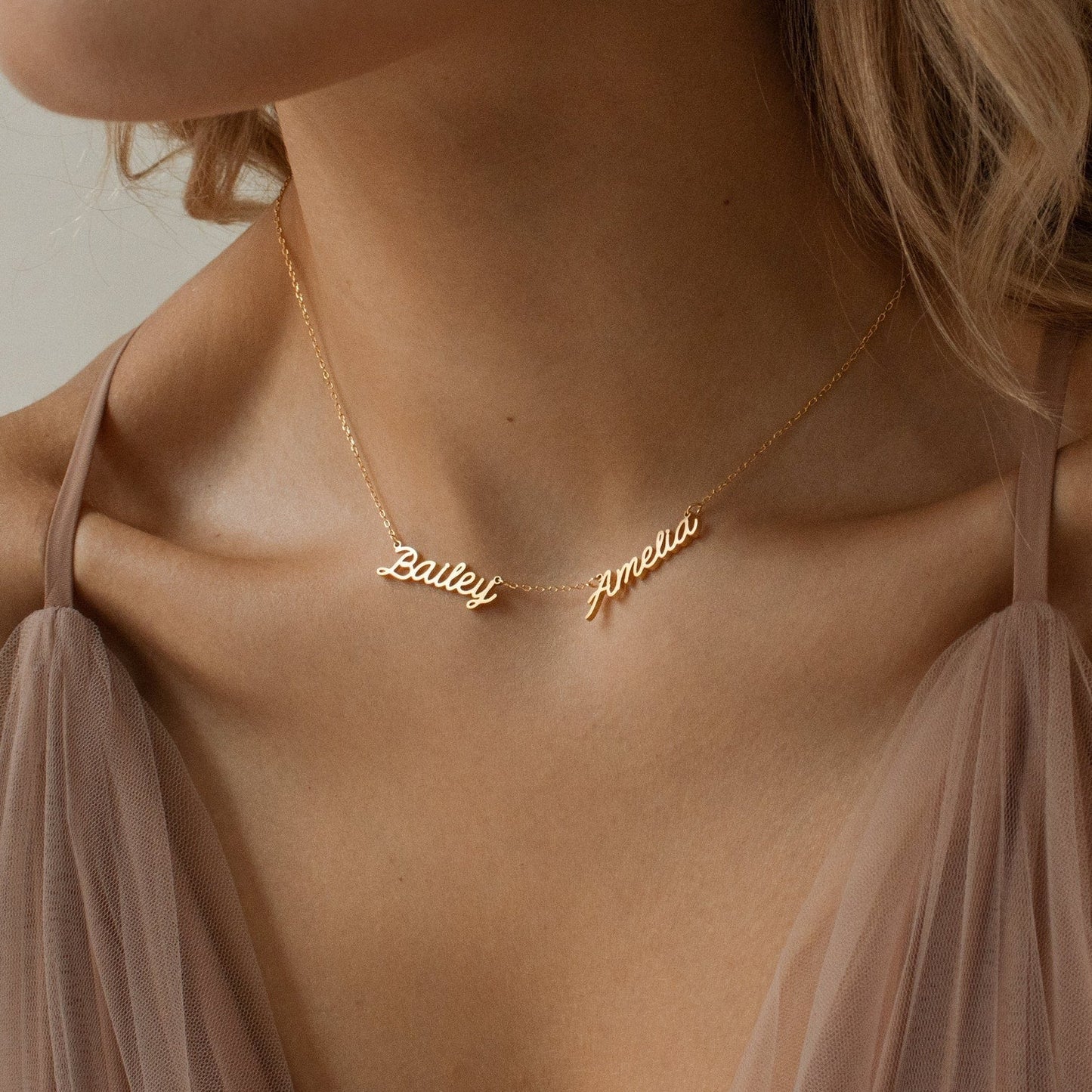 Collar con varios nombres de París