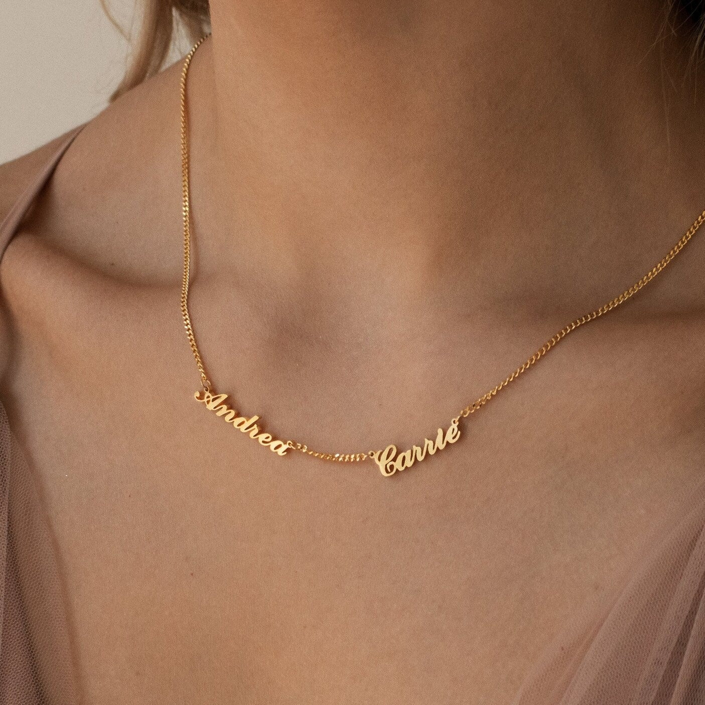 Collar Carrie con varios nombres y cadena barbada