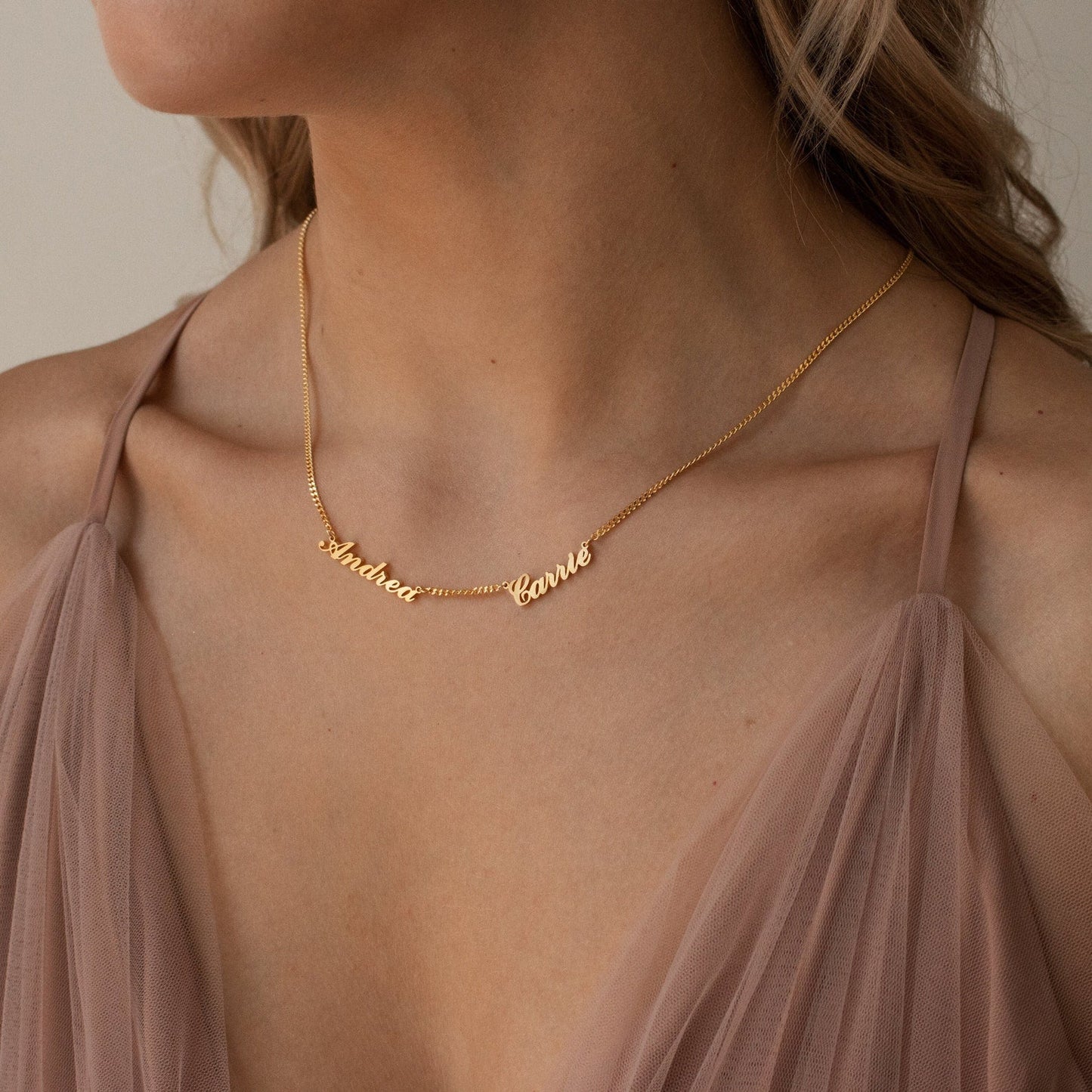 Collar Carrie con varios nombres y cadena barbada