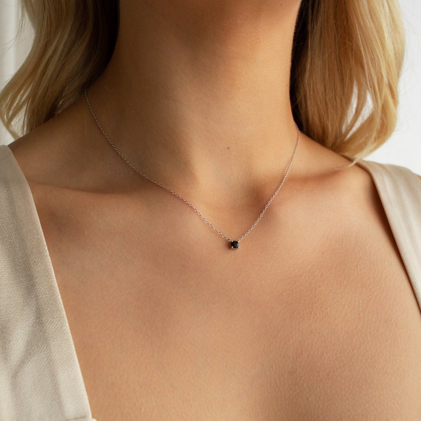 Collar de diamantes delicados de ónix