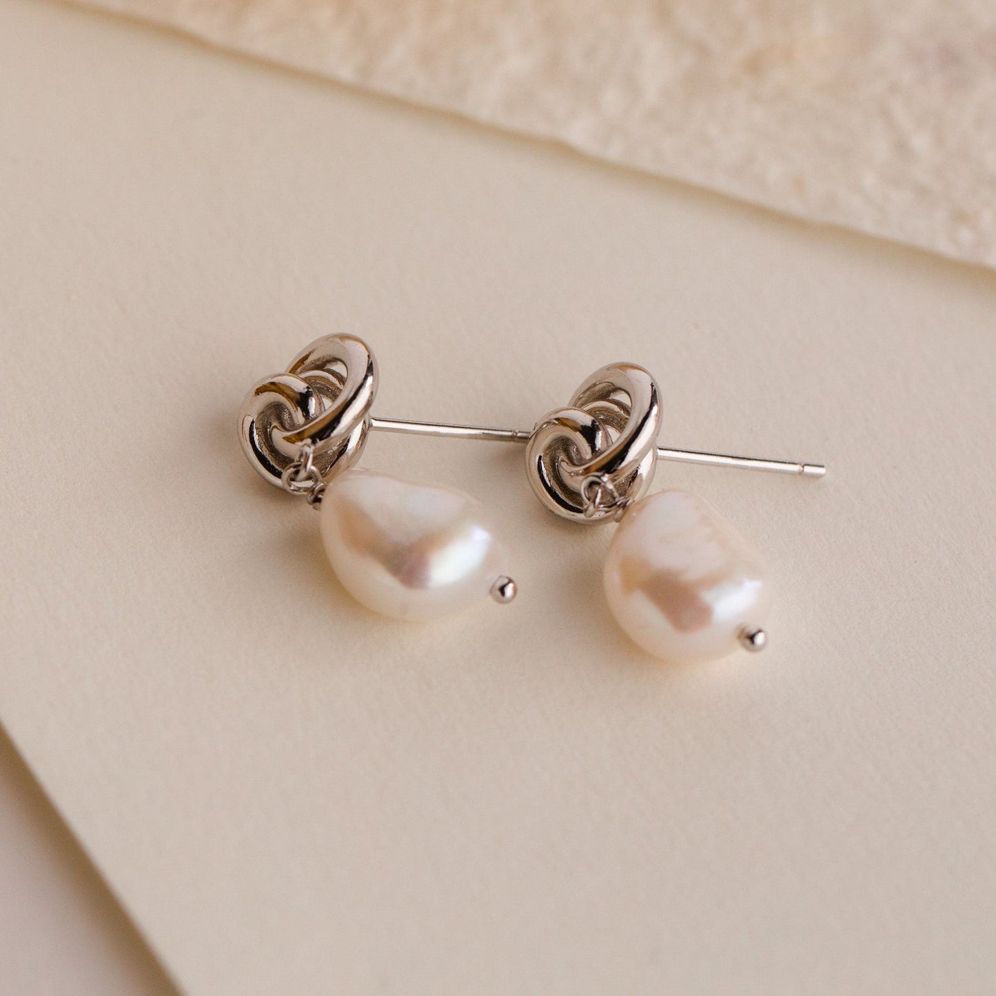 Pendientes colgantes de perla con nudo