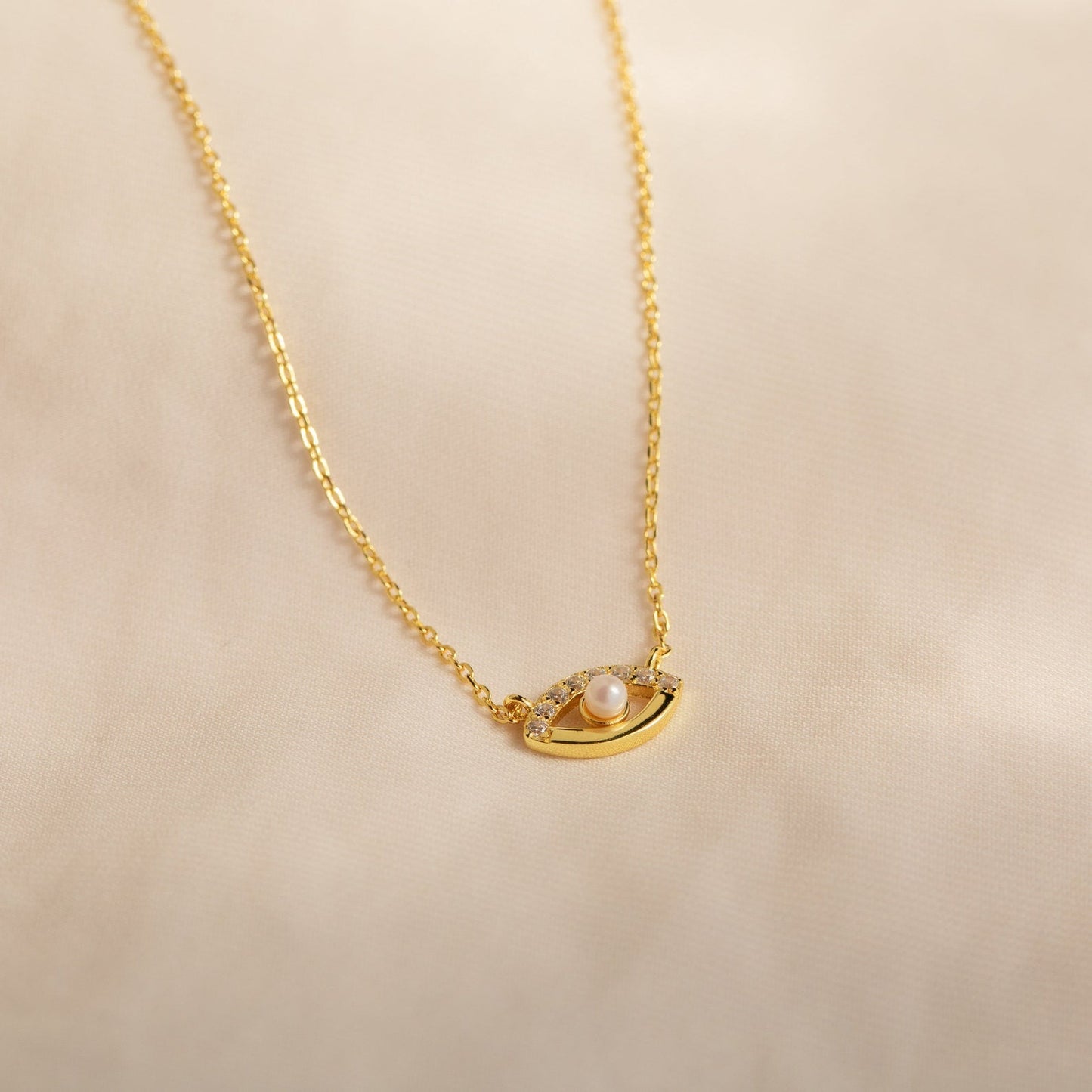 Collar de mal de ojo con amaryllis pavé