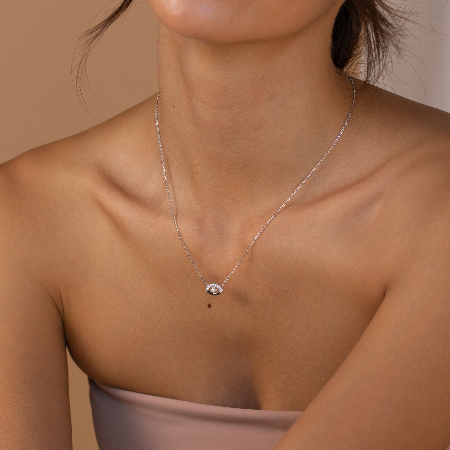 Collar de mal de ojo con amaryllis pavé
