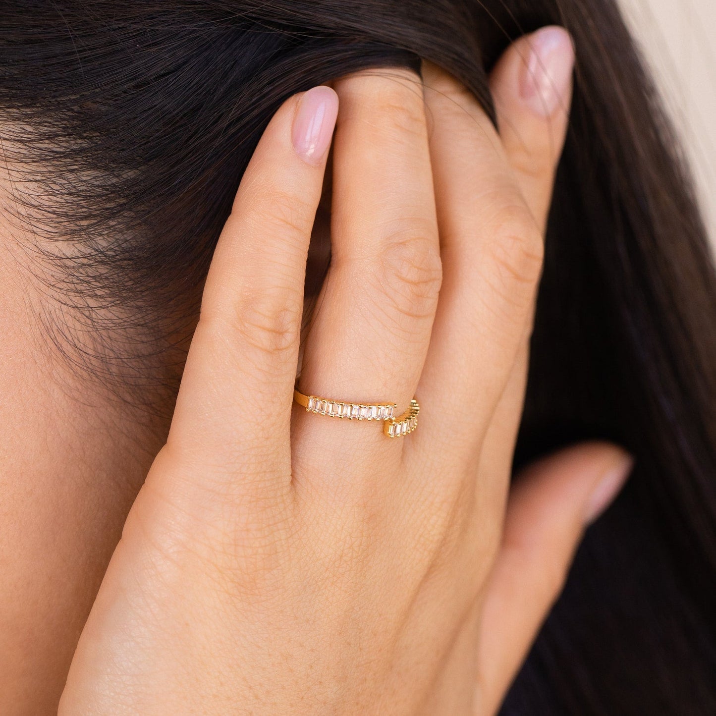 Anillo envolvente de baguette Elora