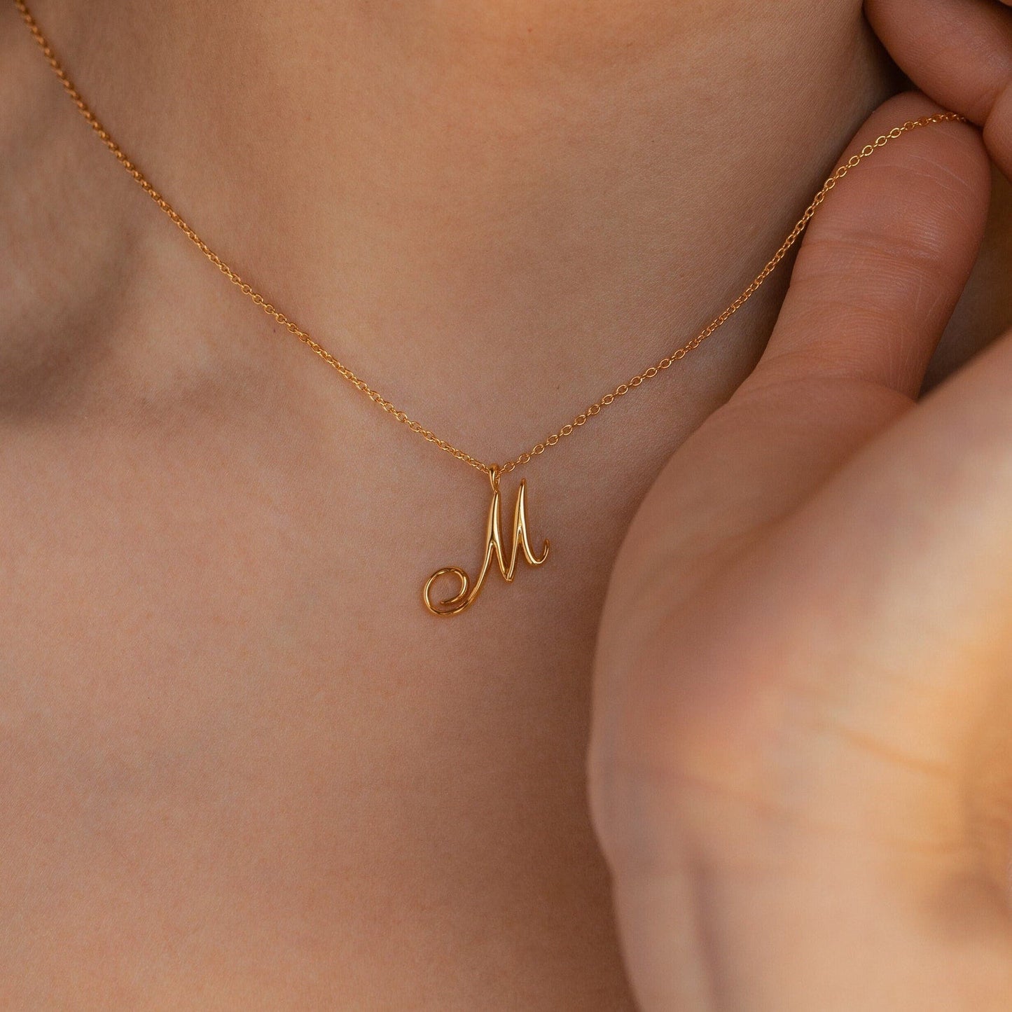Collar con letras de Davina