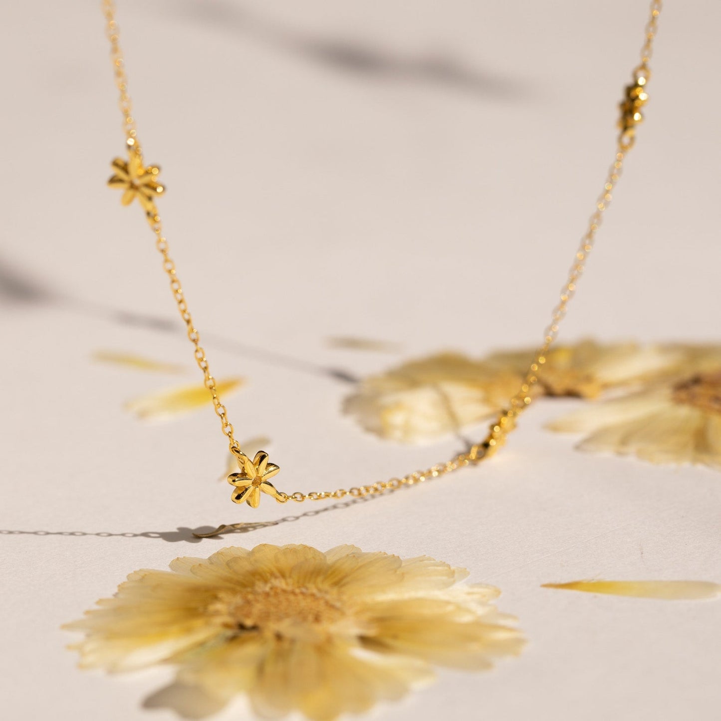 Collar de niña de las flores