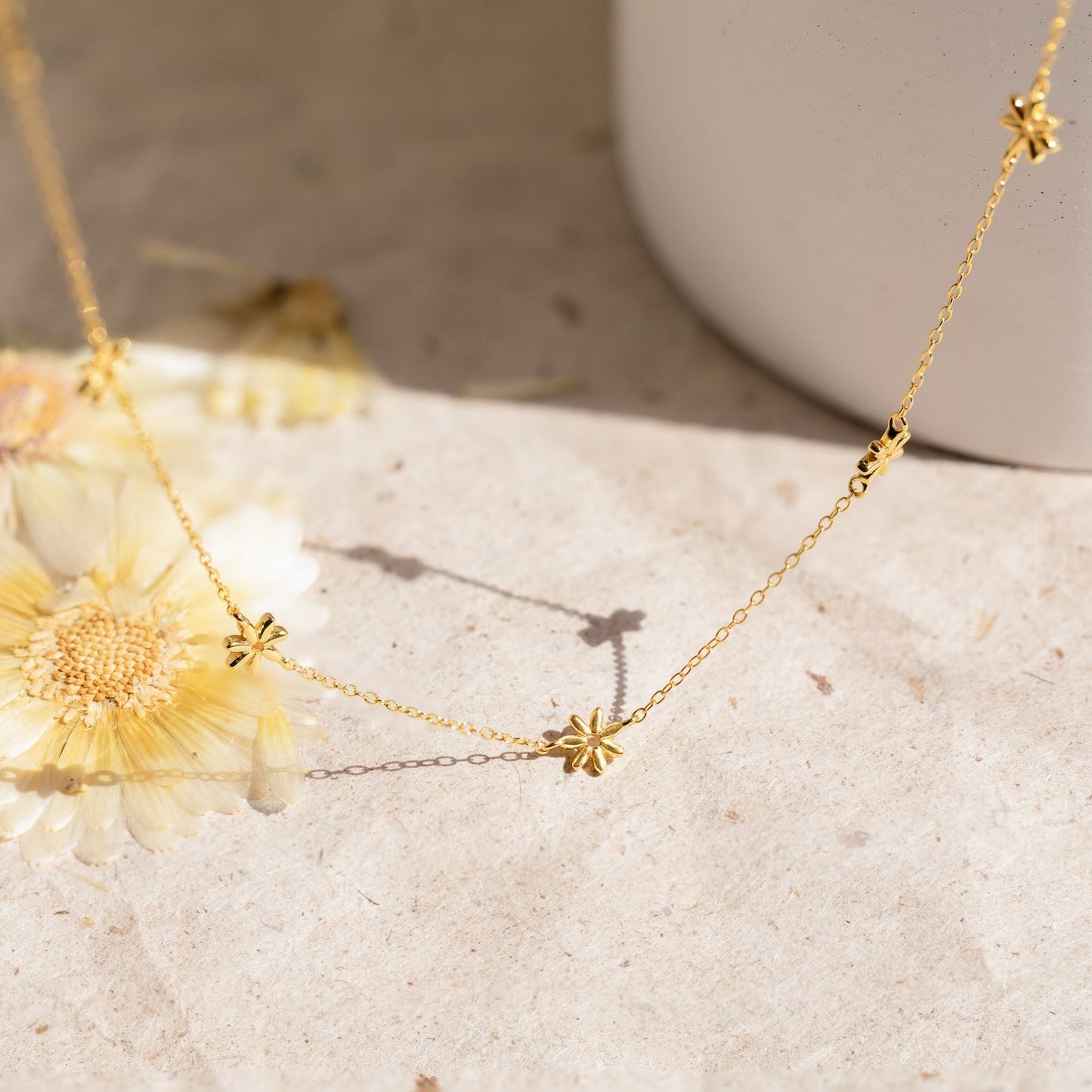 Collar de niña de las flores