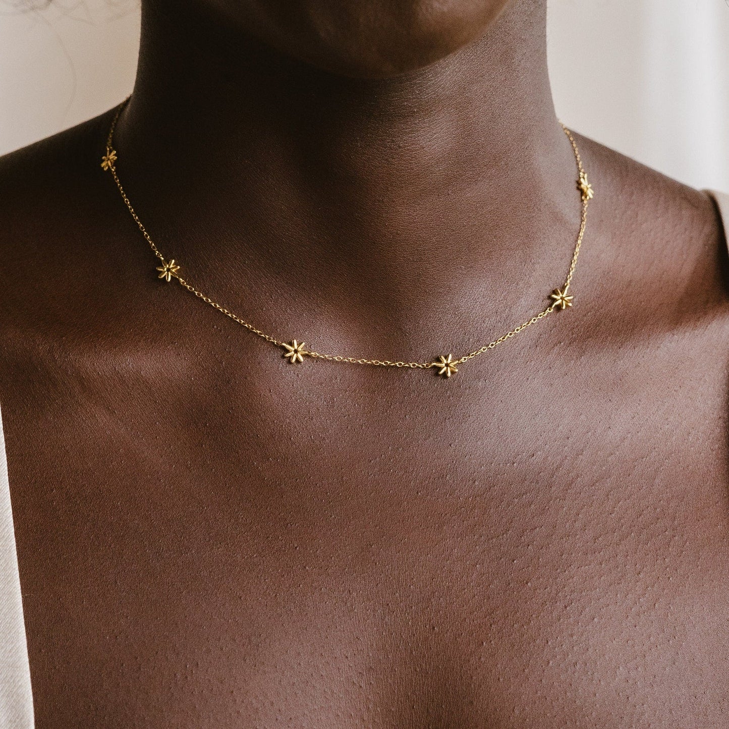 Collar de niña de las flores