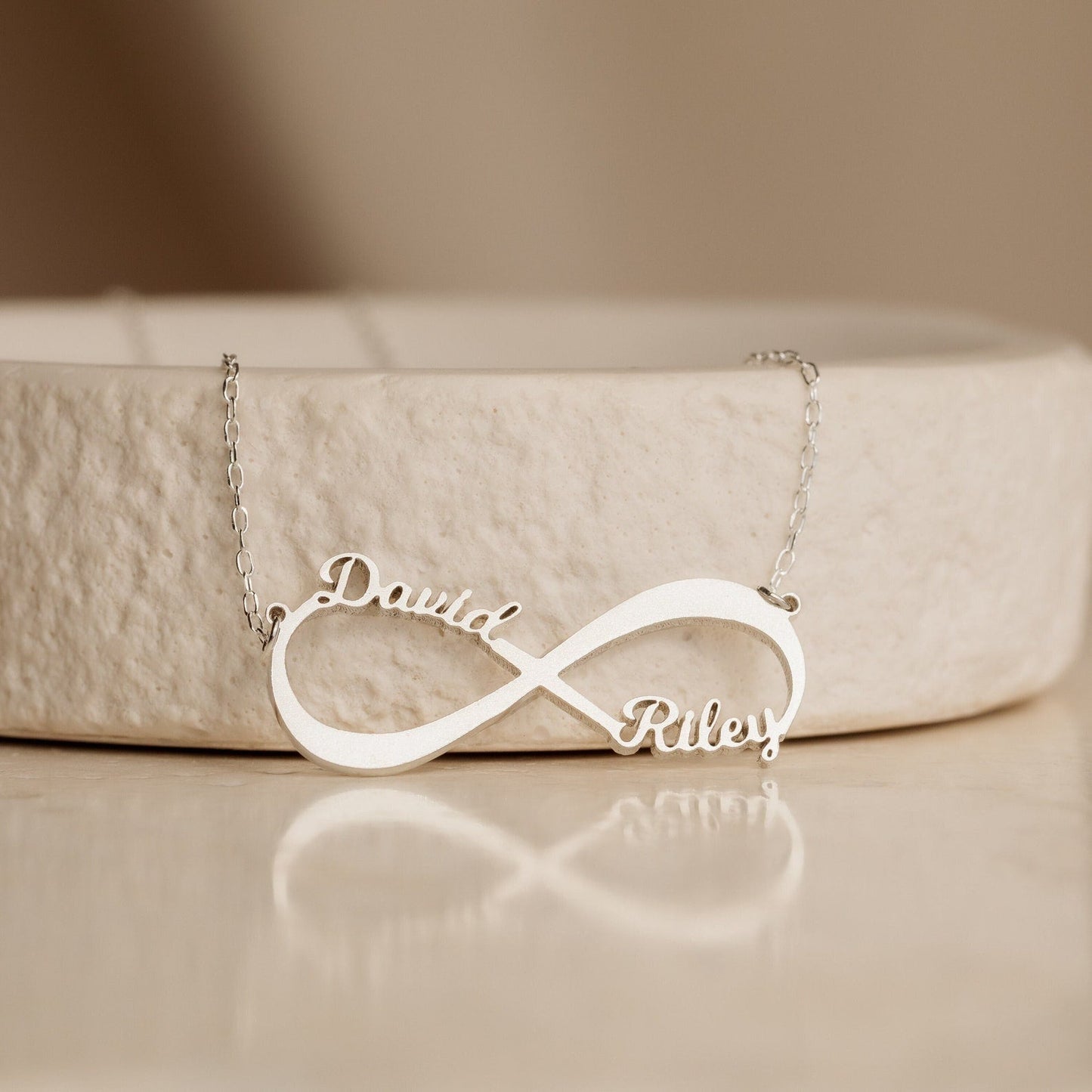Collar con nombre infinito