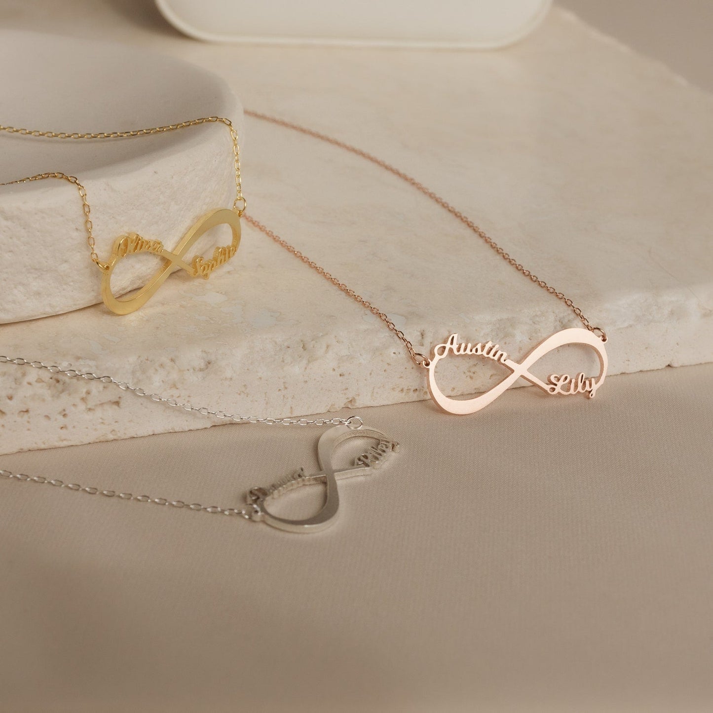 Collar con nombre infinito