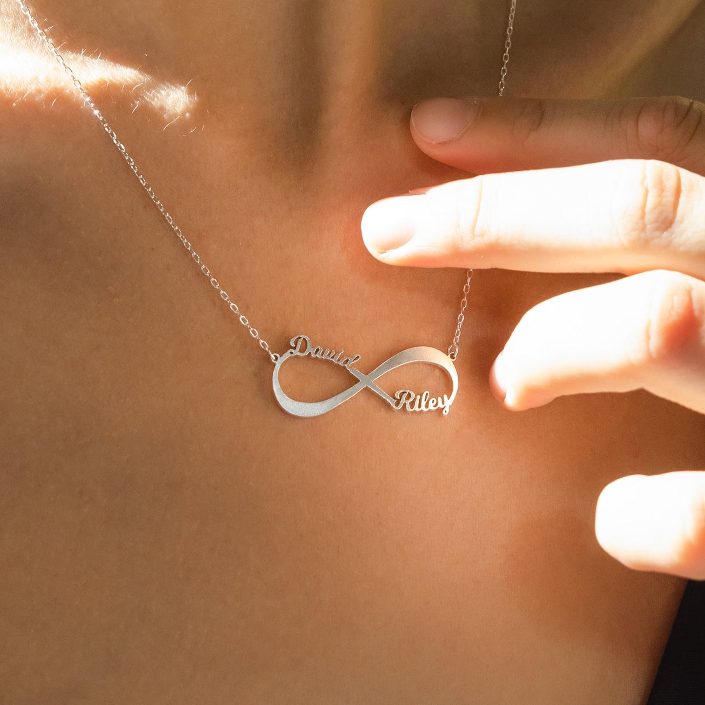 Collar con nombre infinito