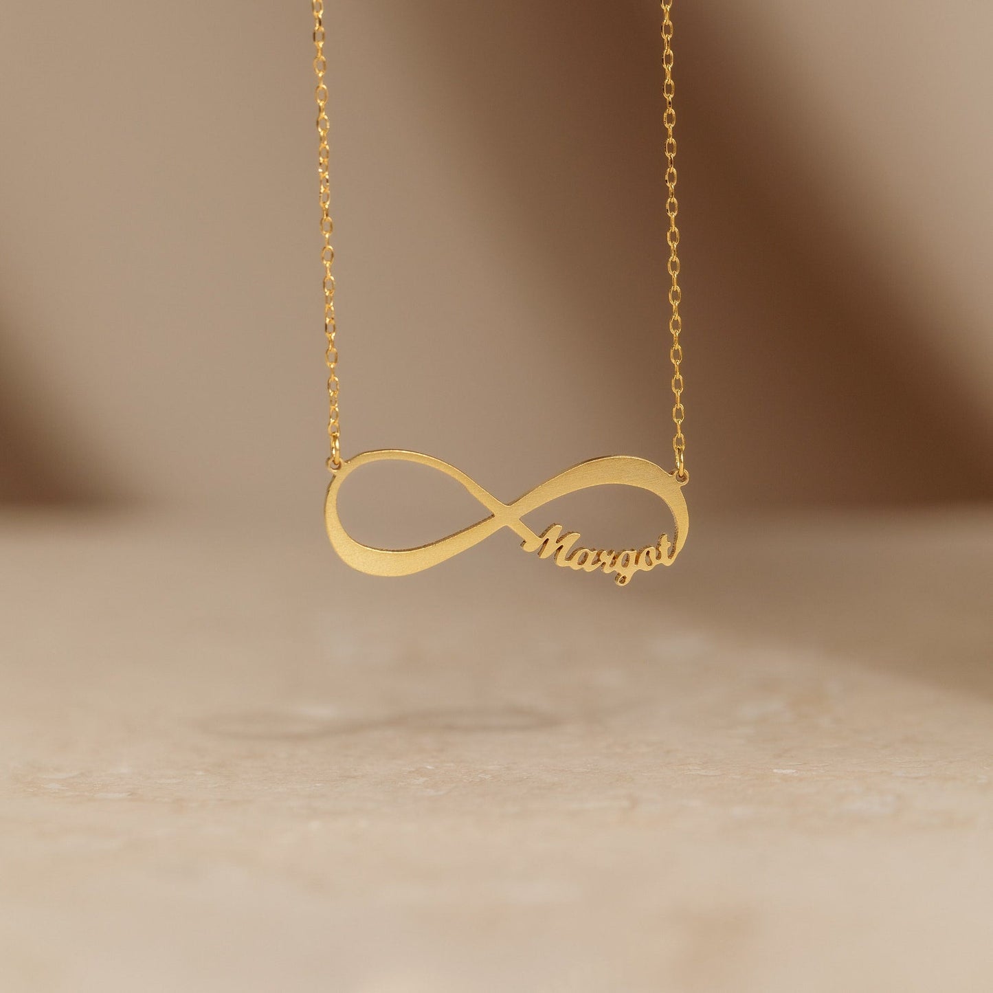 Collar con nombre infinito