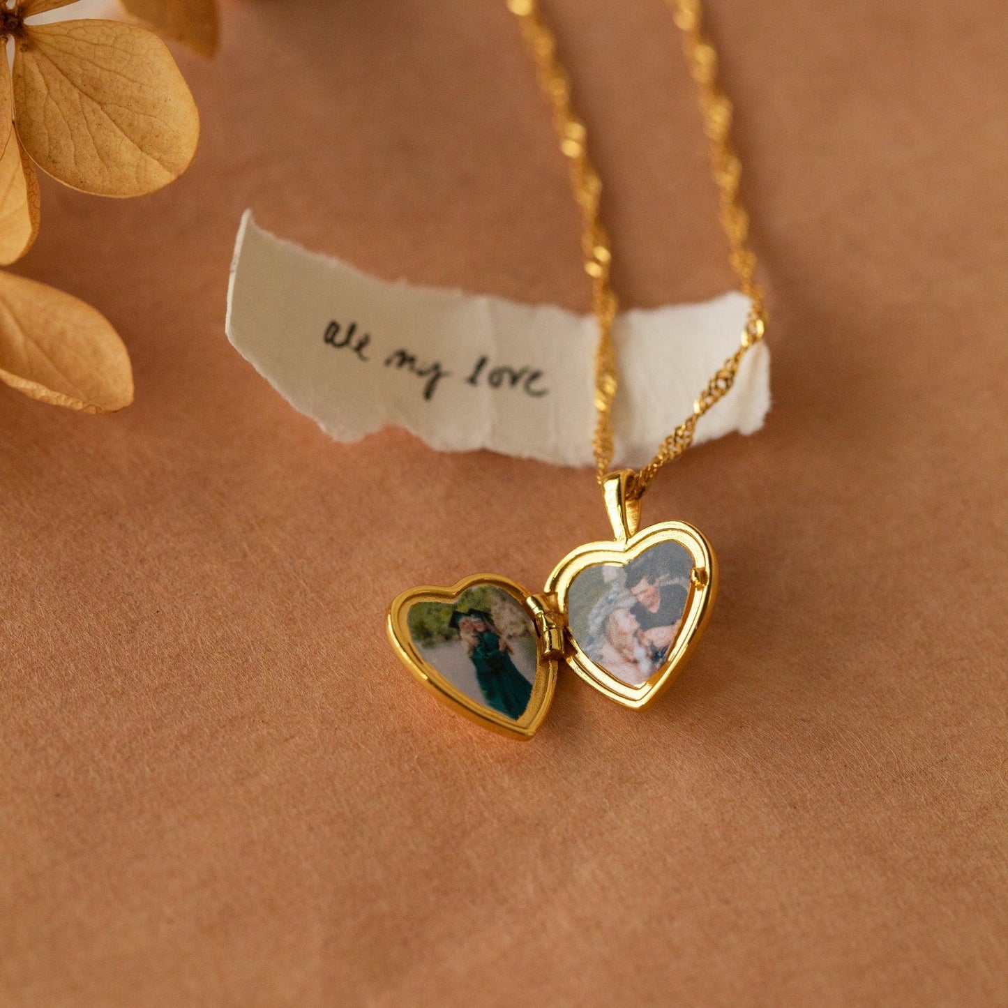 Collar con medallón de corazón con inicial