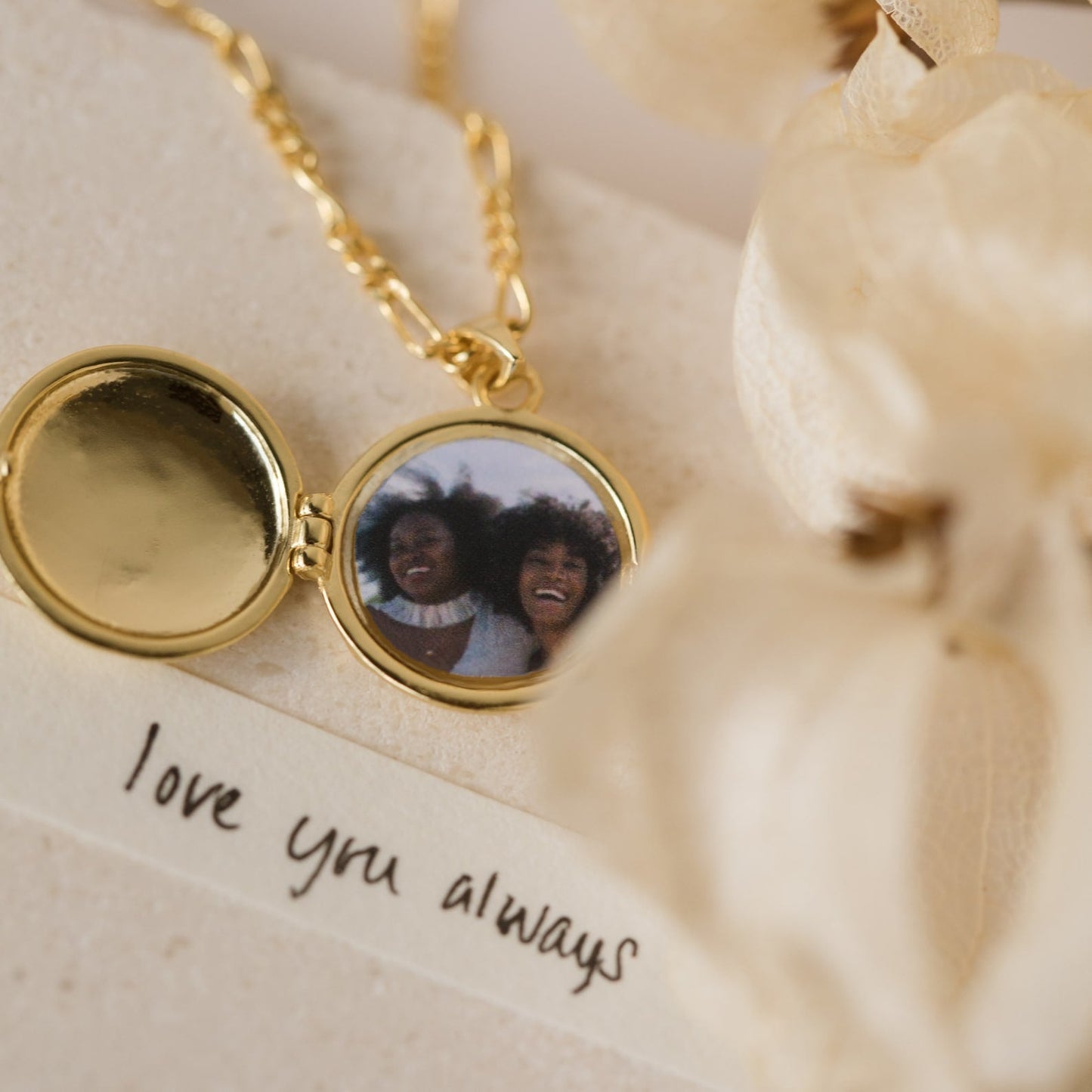 Collares con medallón de amor infinito