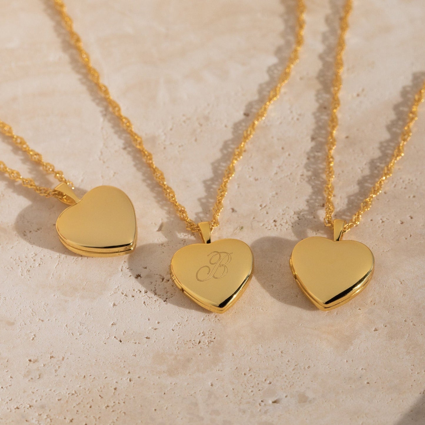 Collar con medallón de corazón con inicial