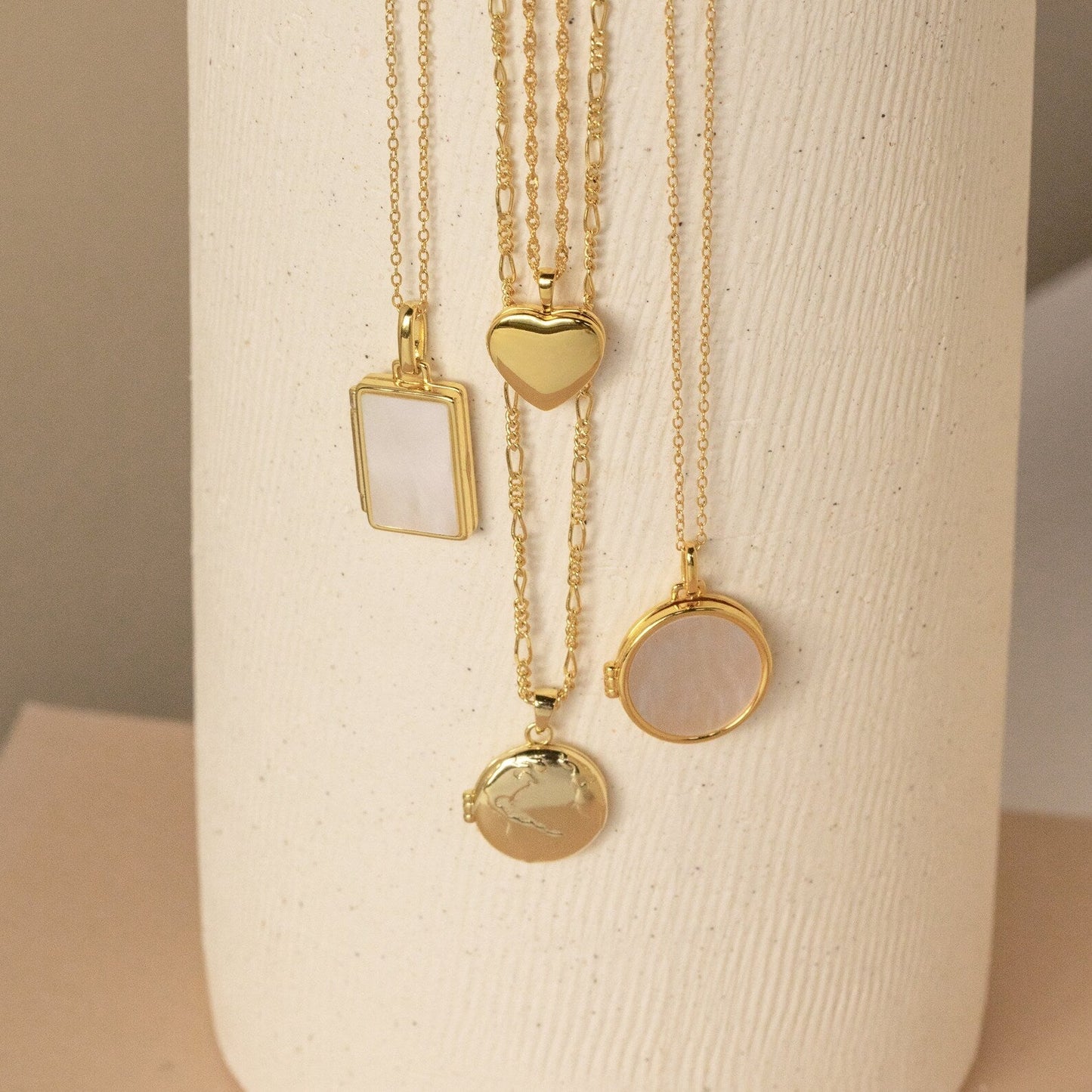 Collares con medallón de amor infinito